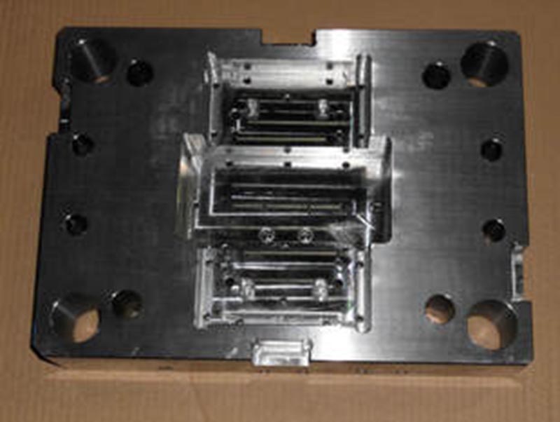 金平精密塑料模-06